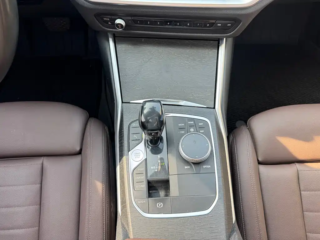 BMW 3 Series 2019 — фото 15