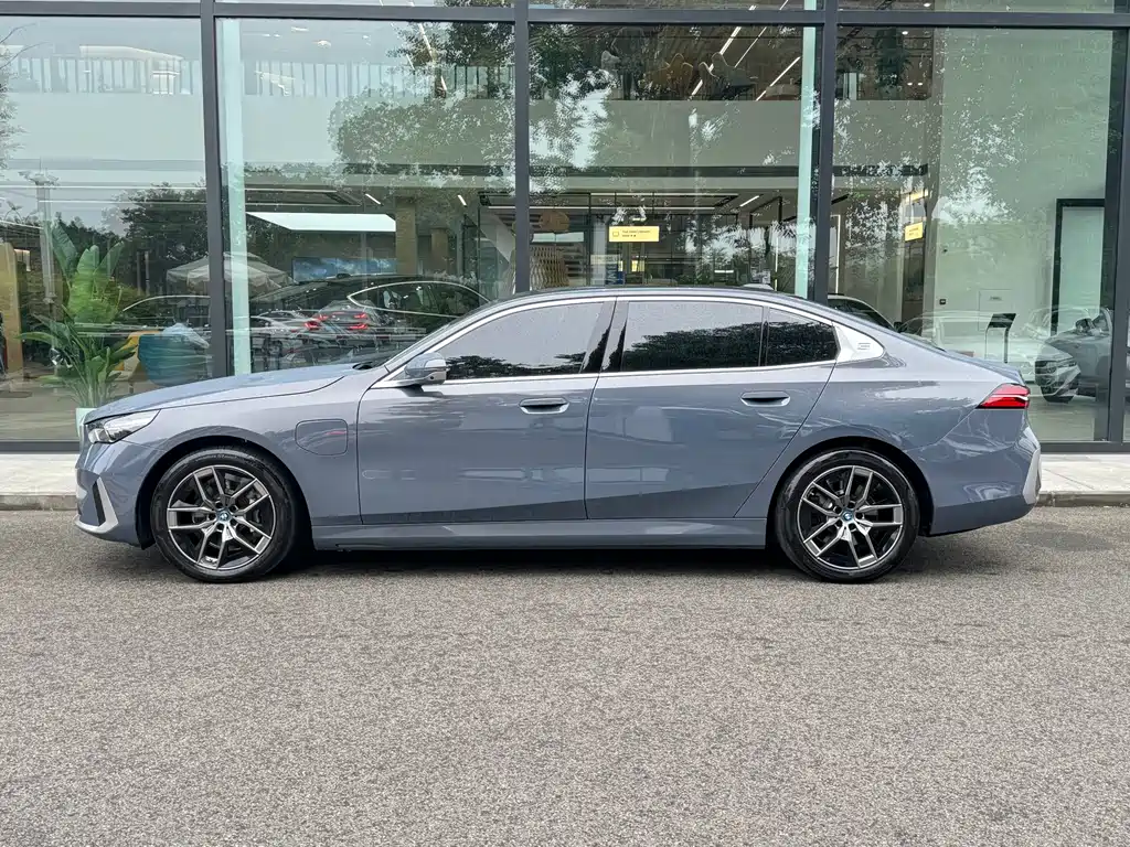 BMW i5 2024