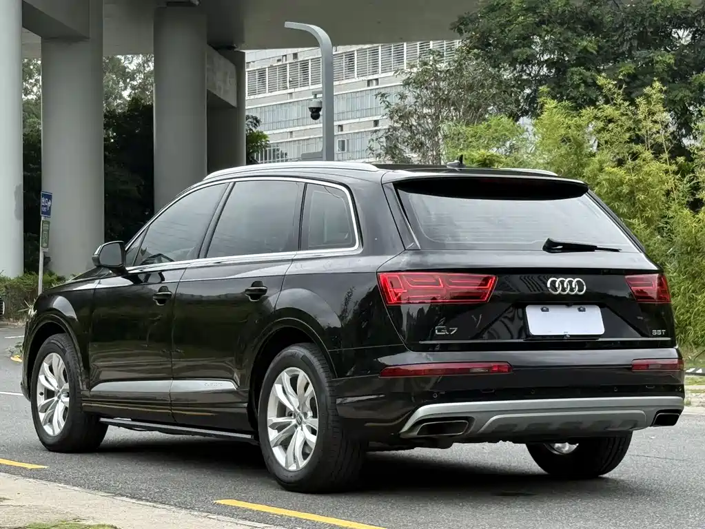 Audi Q7 2019 — фото 16