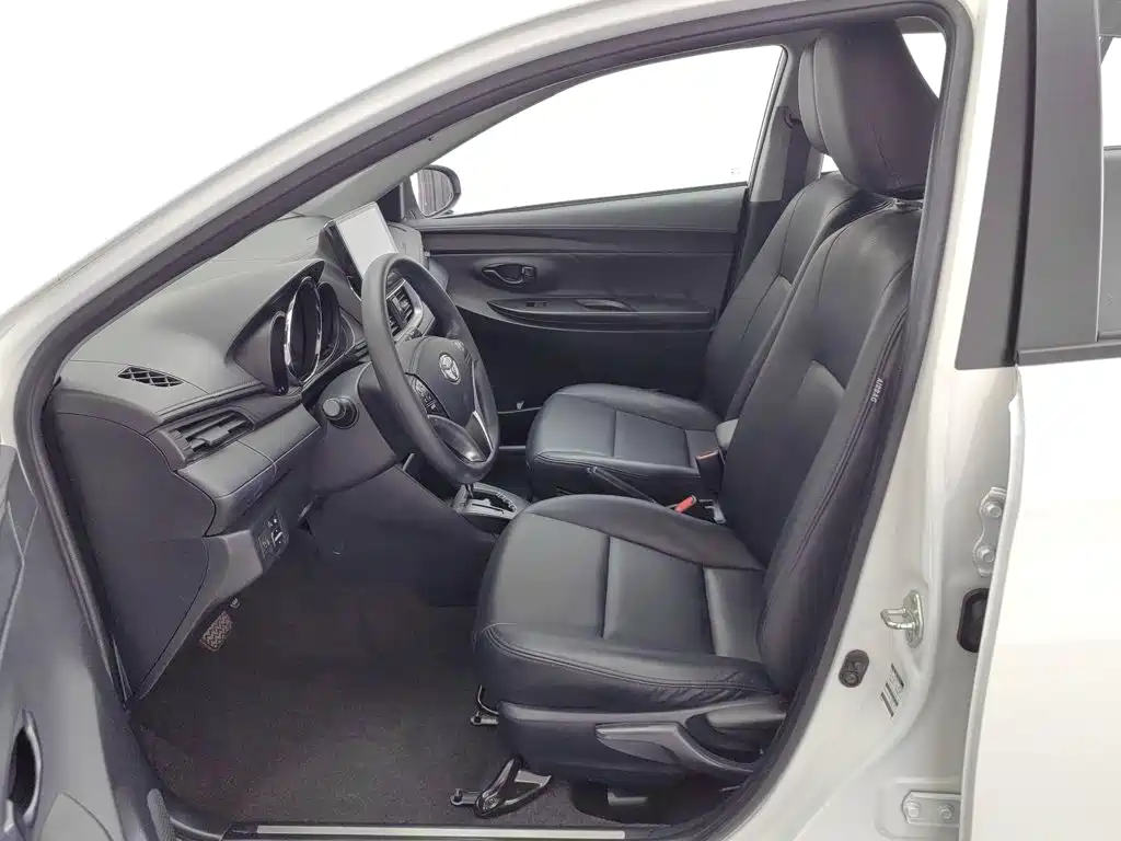 Toyota Yaris L 2022 — фото 10