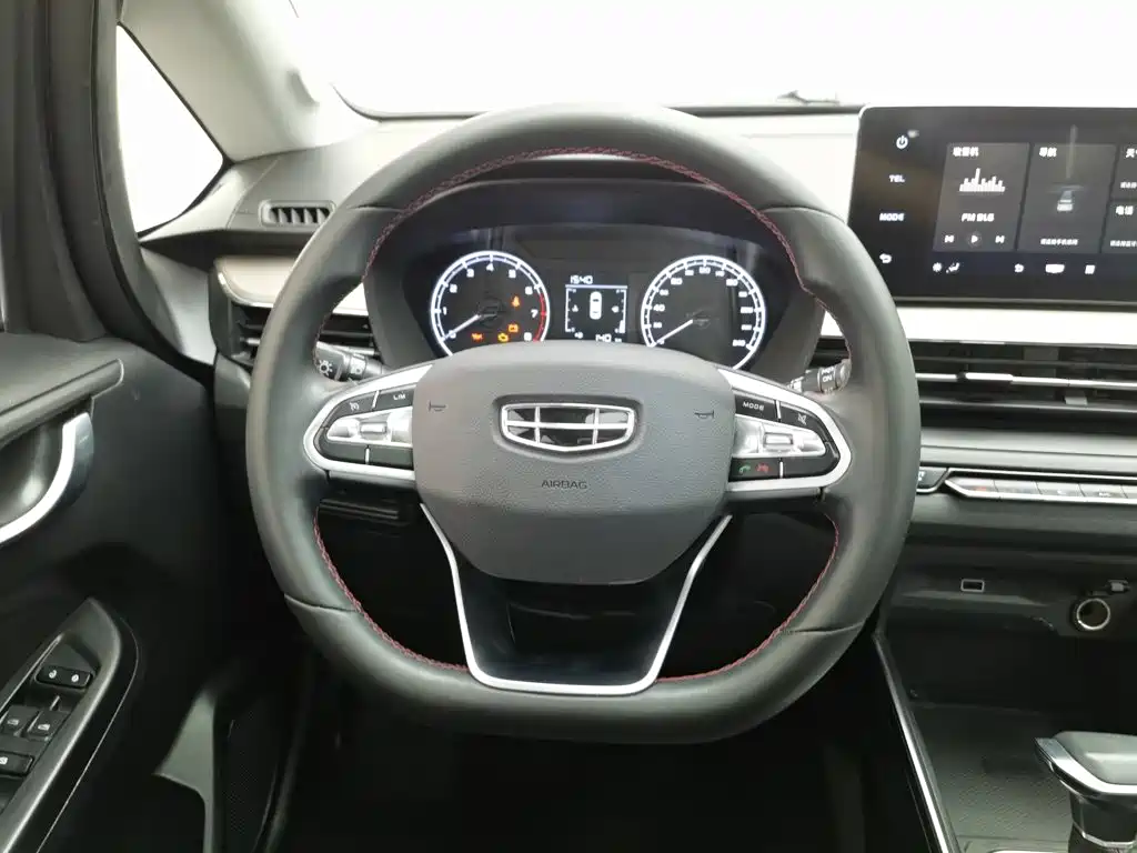 Geely Vision X3 2021 — фото 11