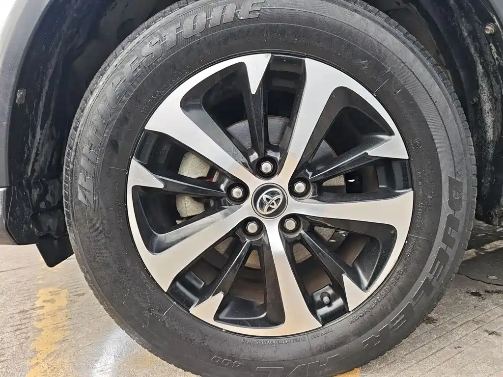 Toyota RAV4 2019 — фото 22