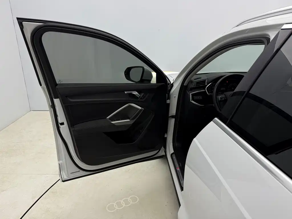 Audi Q3 2022 — фото 10