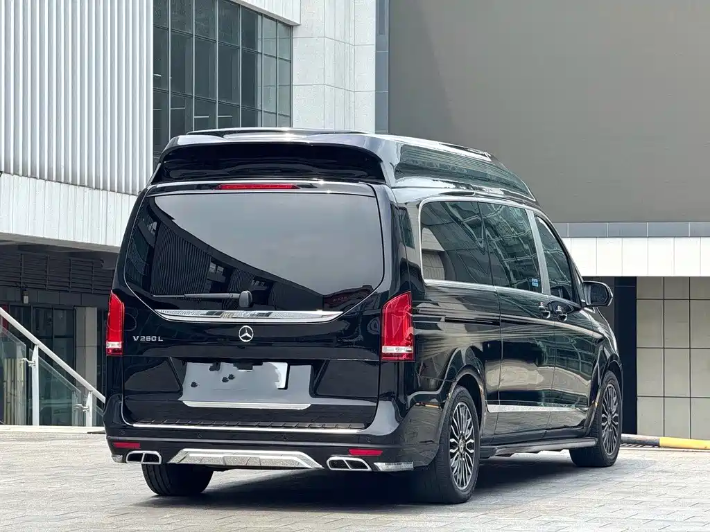 Mercedes-Benz V-Class 2023 — фото 10