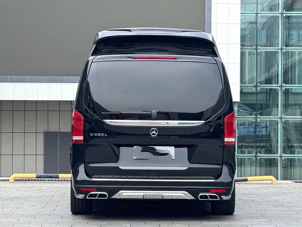 Mercedes-Benz V-Class 2023 — фото 11