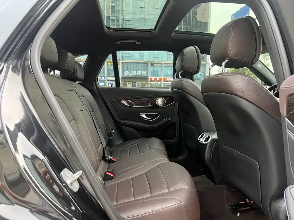 Mercedes-Benz GLC 2018 — фото 16