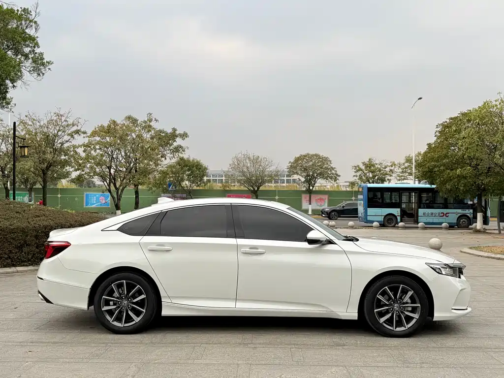 Honda Inspire 2022 — фото 18