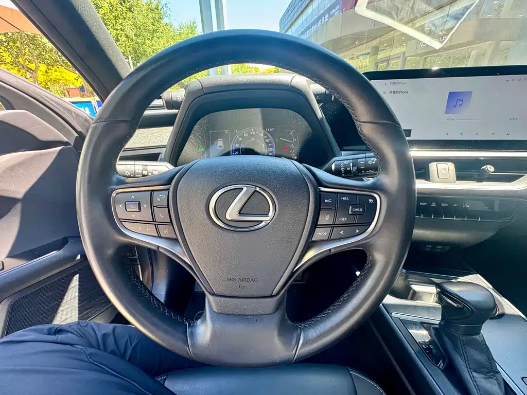 Lexus UX 2023 — фото 11