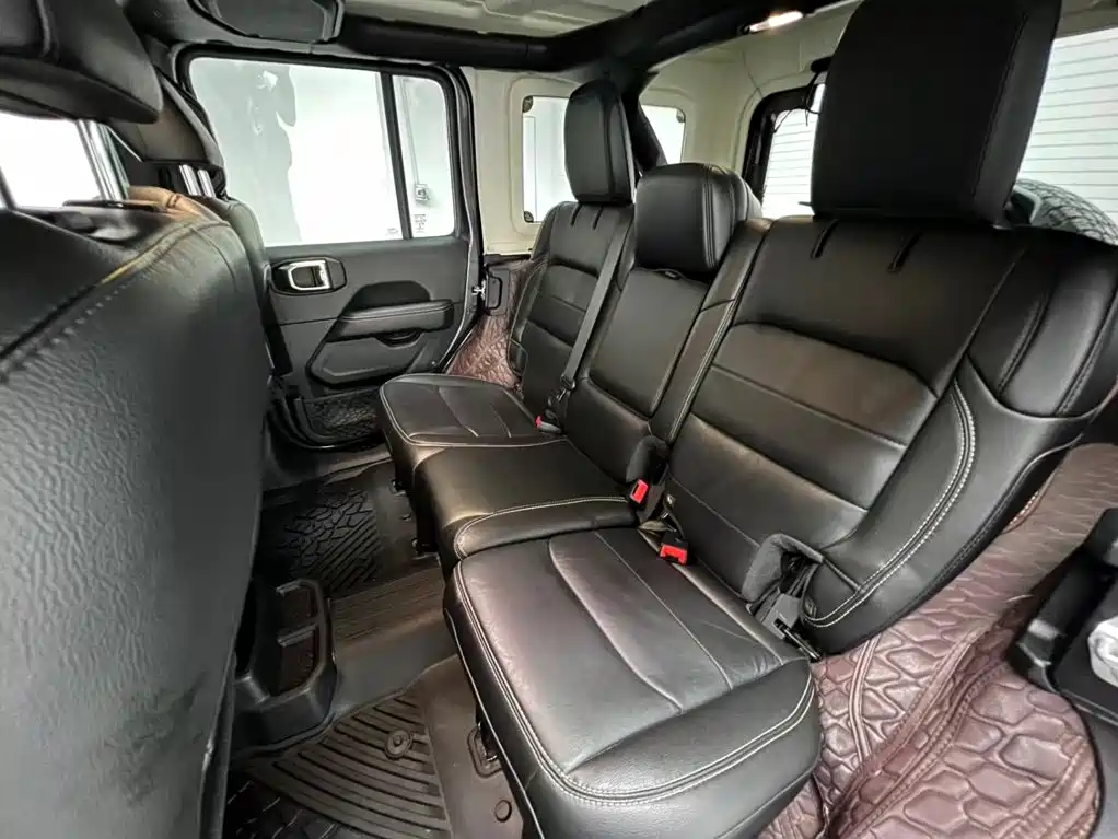 Jeep Wrangler 2021 — фото 13