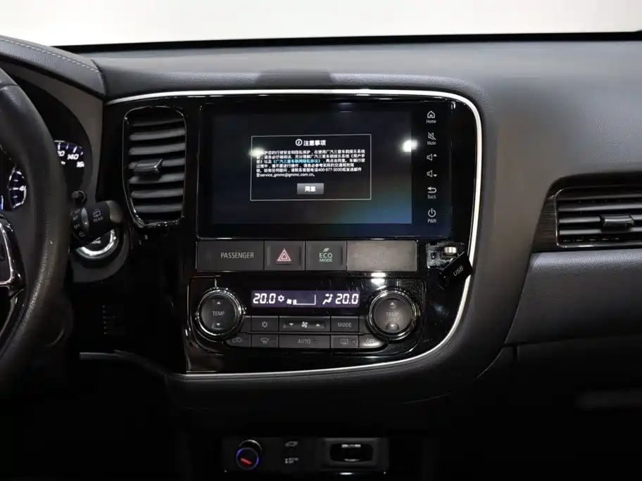 Mitsubishi Outlander 2020 — фото 14