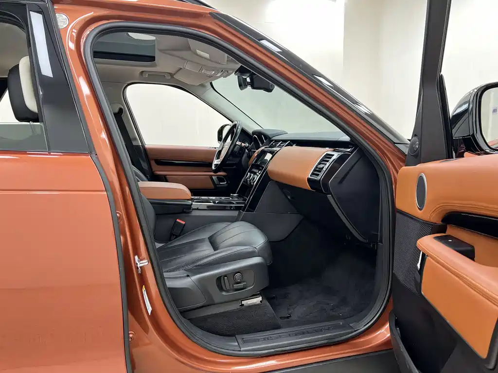 Land Rover Discovery 2018 — фото 21