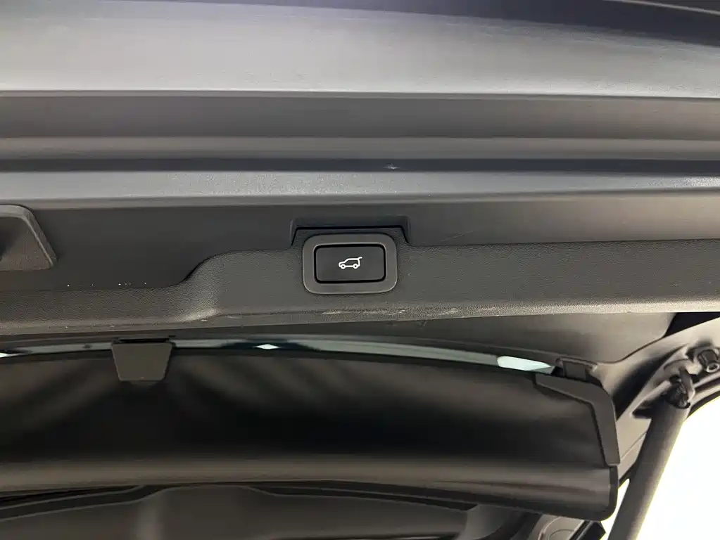Land Rover Discovery 2018 — фото 31
