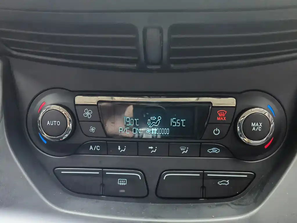 Ford Kuga 2015 — фото 13