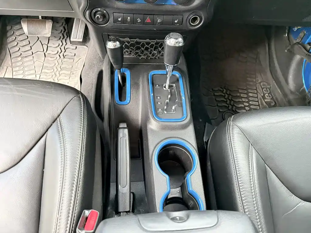 Jeep Wrangler 2017 — фото 12