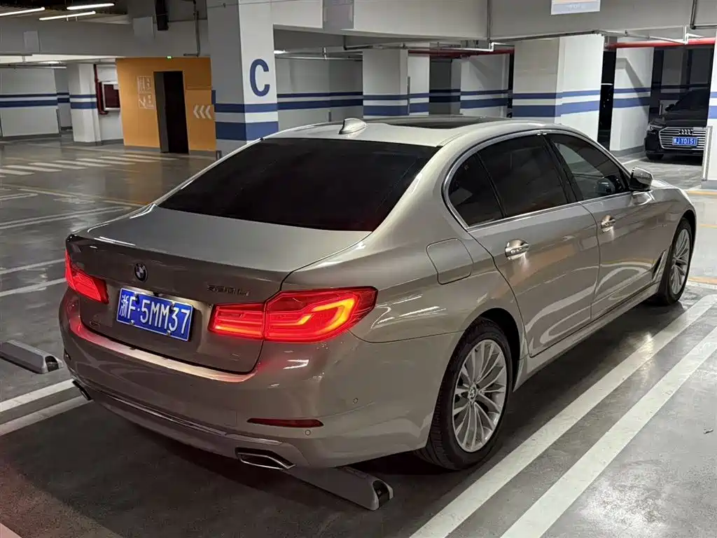 BMW 5 Series 2017 — фото 9
