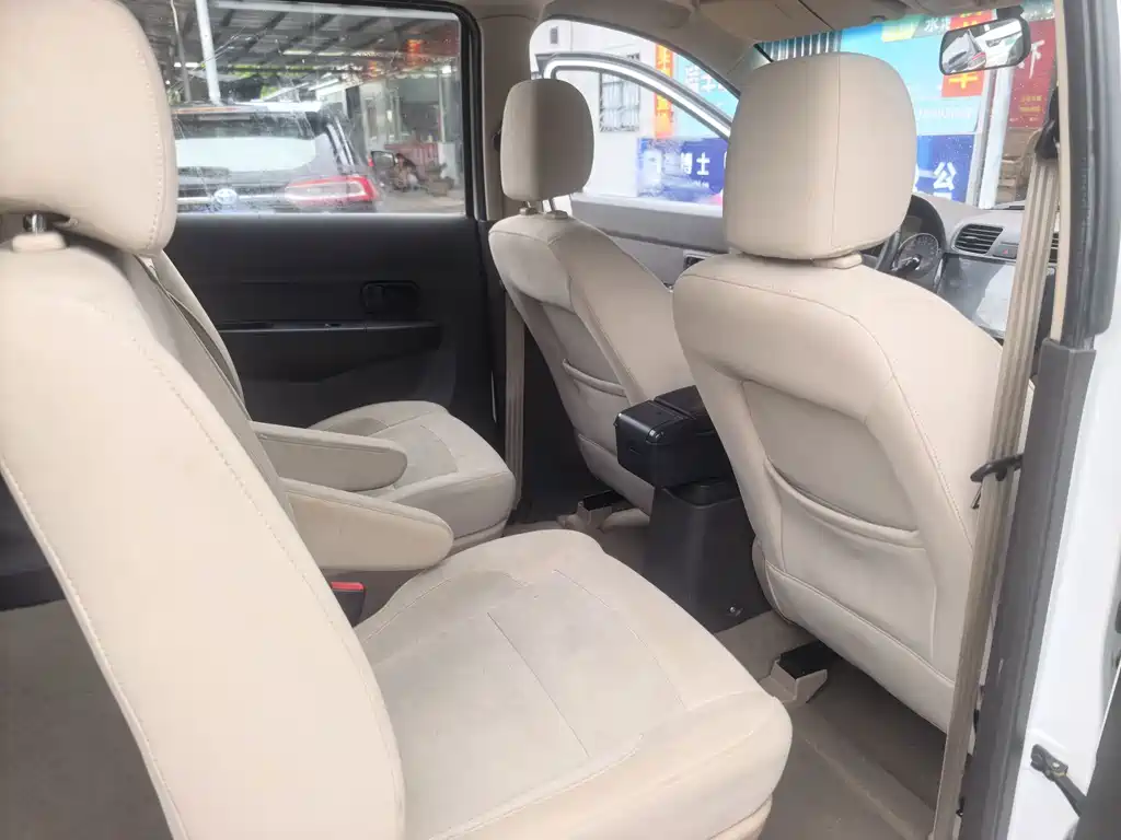 Wuling Hongguang 2018 — фото 11