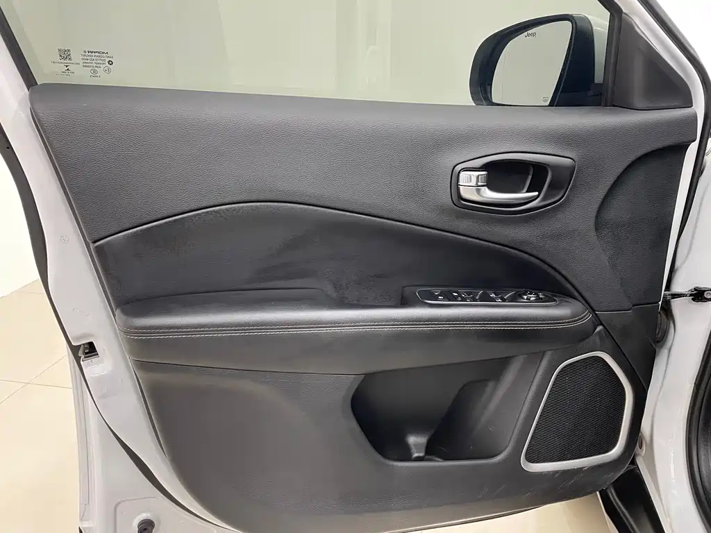 Jeep Compass 2020 — фото 10