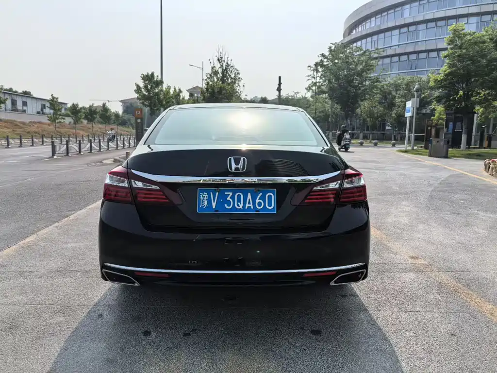 Honda Accord 2018 — фото 8