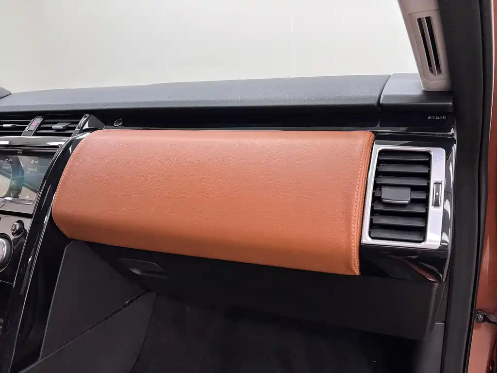 Land Rover Discovery 2018 — фото 26