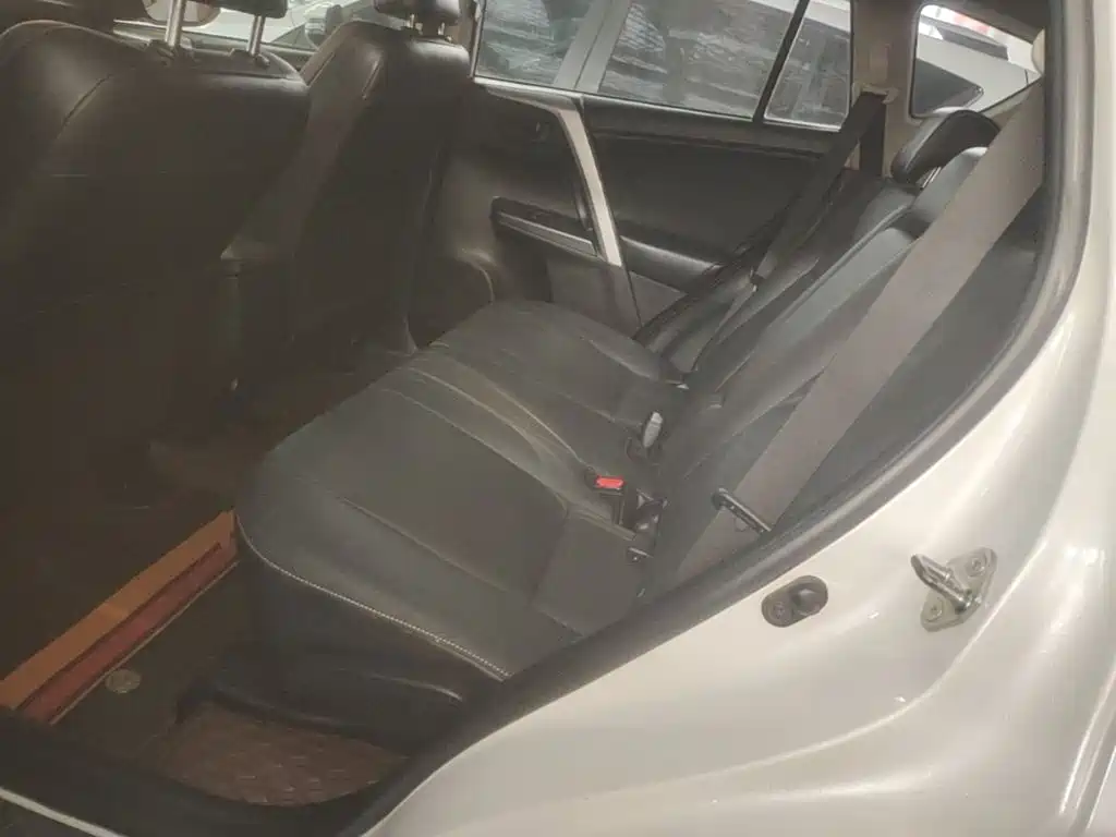 Toyota RAV4 2017 — фото 17