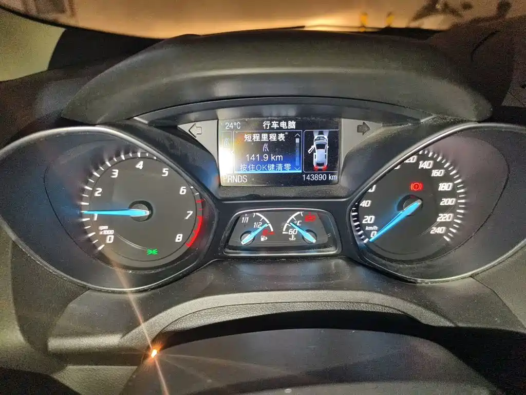 Ford Kuga 2015 — фото 12