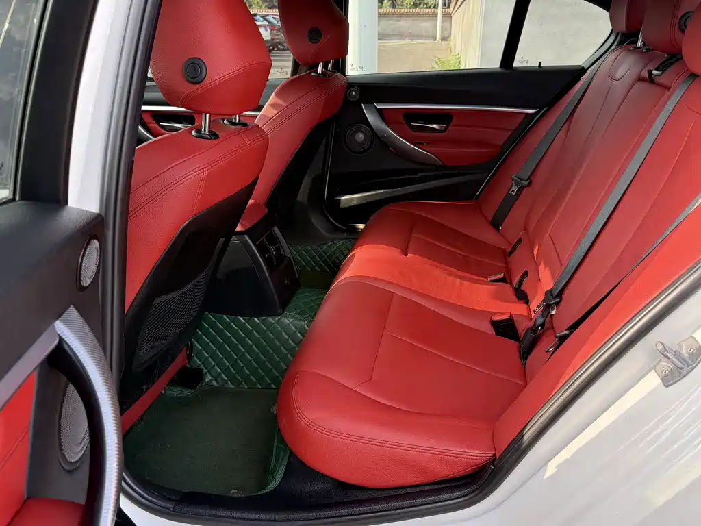BMW 3 Series 2019 — фото 12