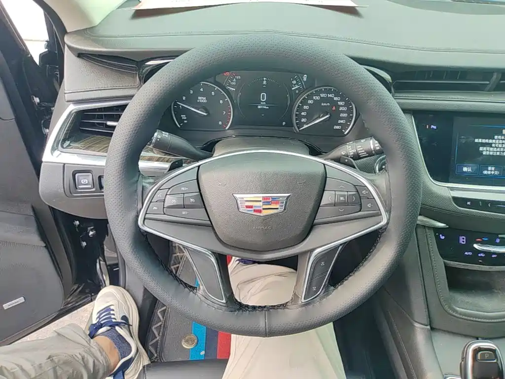 Cadillac XT5 2018 — фото 11