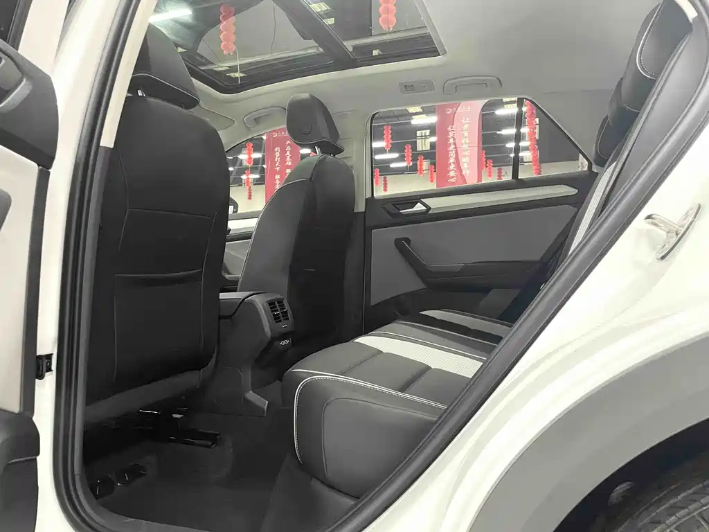 Volkswagen T-Roc 2024 — фото 10