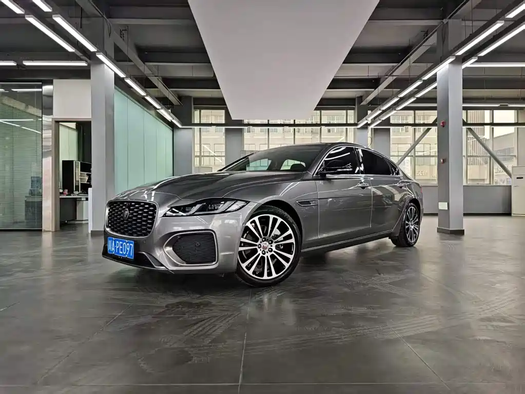 Jaguar XFL 2021 — фото 1