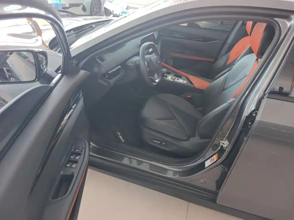 Changan UNI-V Smart Electric Idd 2023 — фото 16