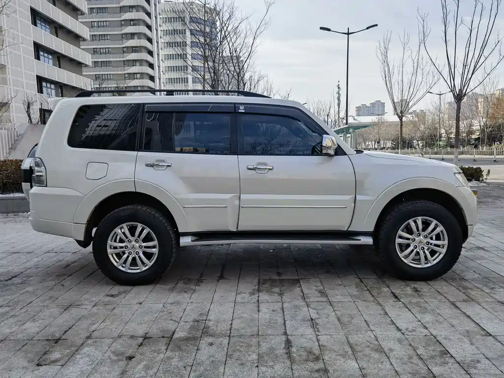 Mitsubishi Pajero 2020 — фото 5