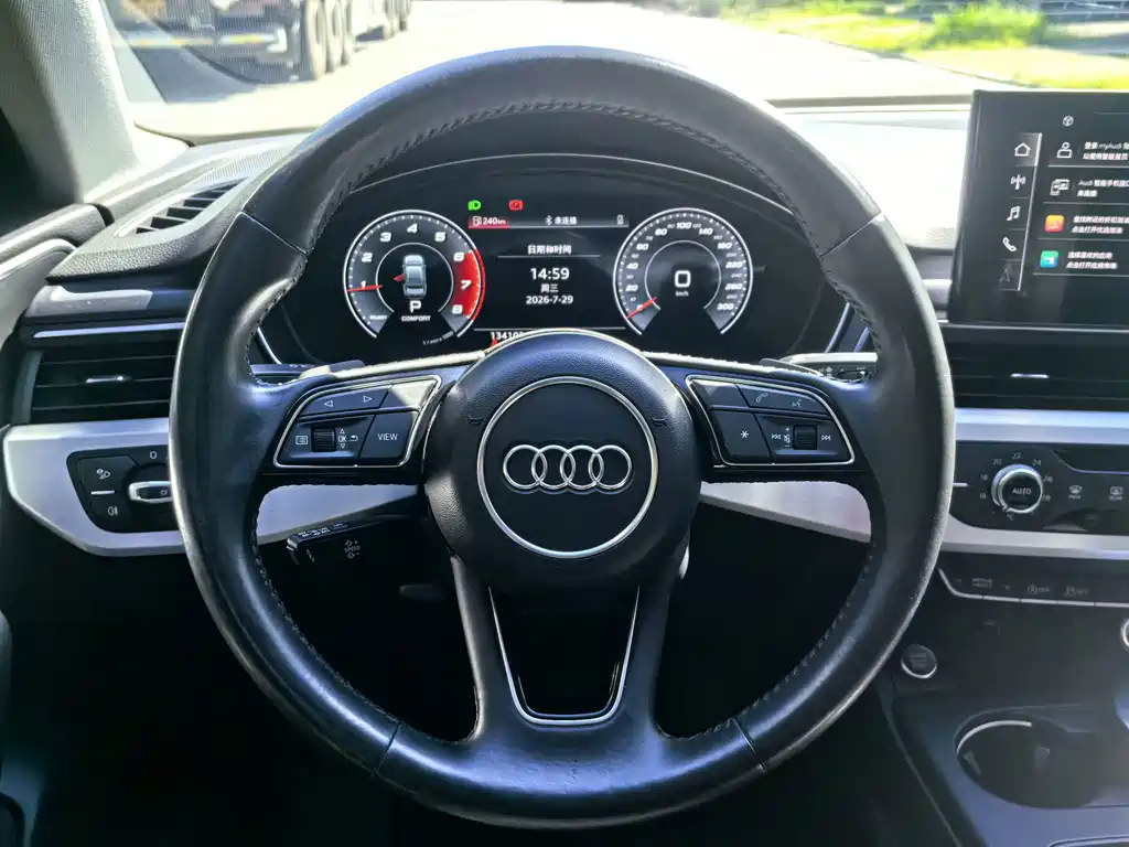 Audi A4L 2021 — фото 10