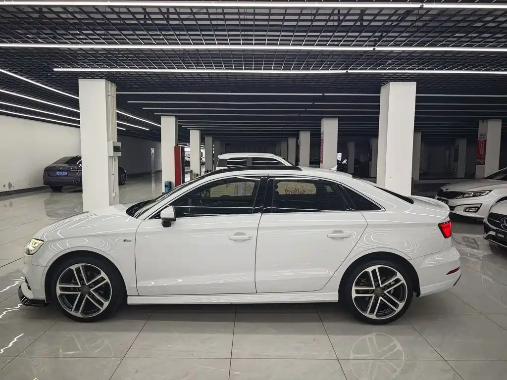 Audi A3 2018 — фото 4