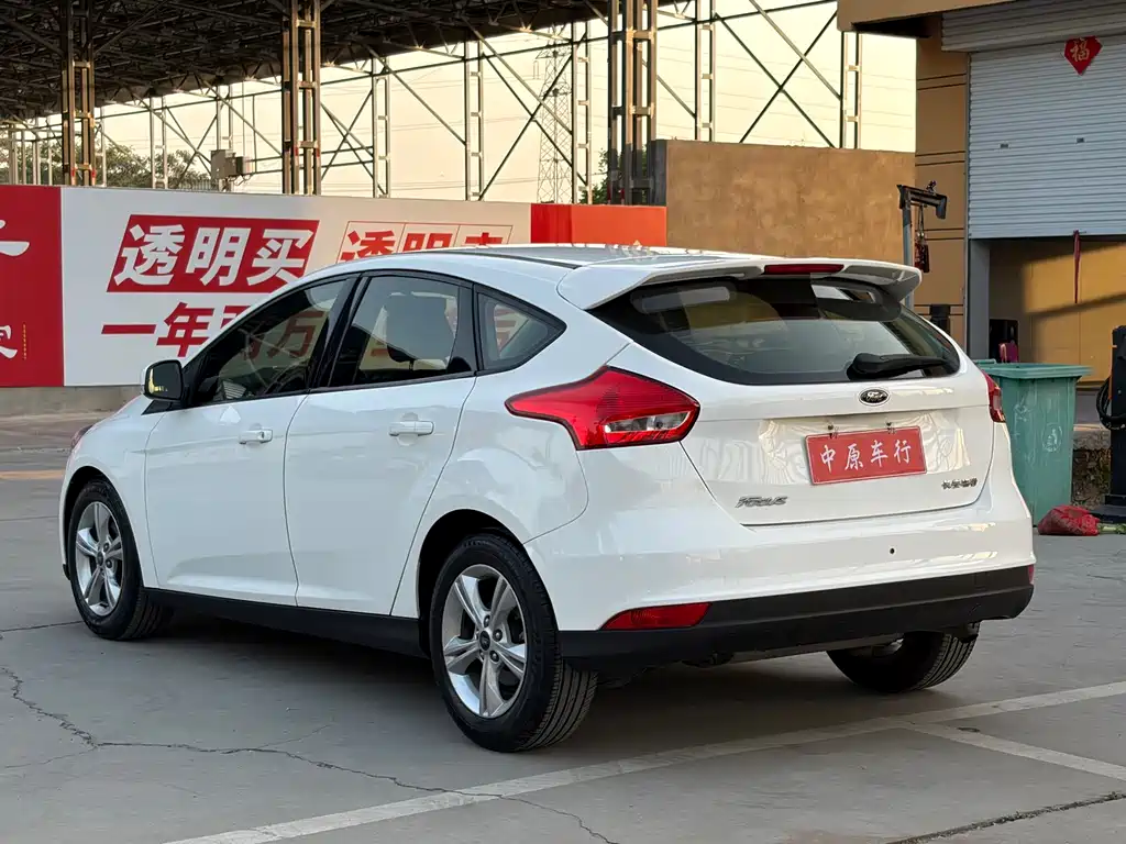 Ford Focus 2016 — фото 19