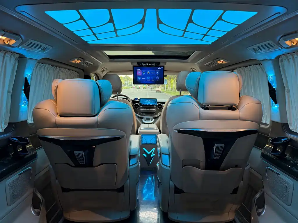 Mercedes-Benz V-Class 2020 — фото 13
