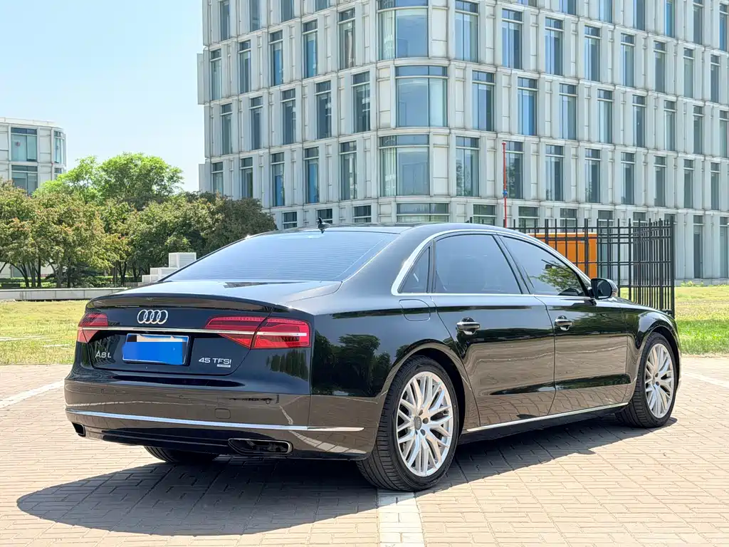 Audi A8 2015 — фото 11