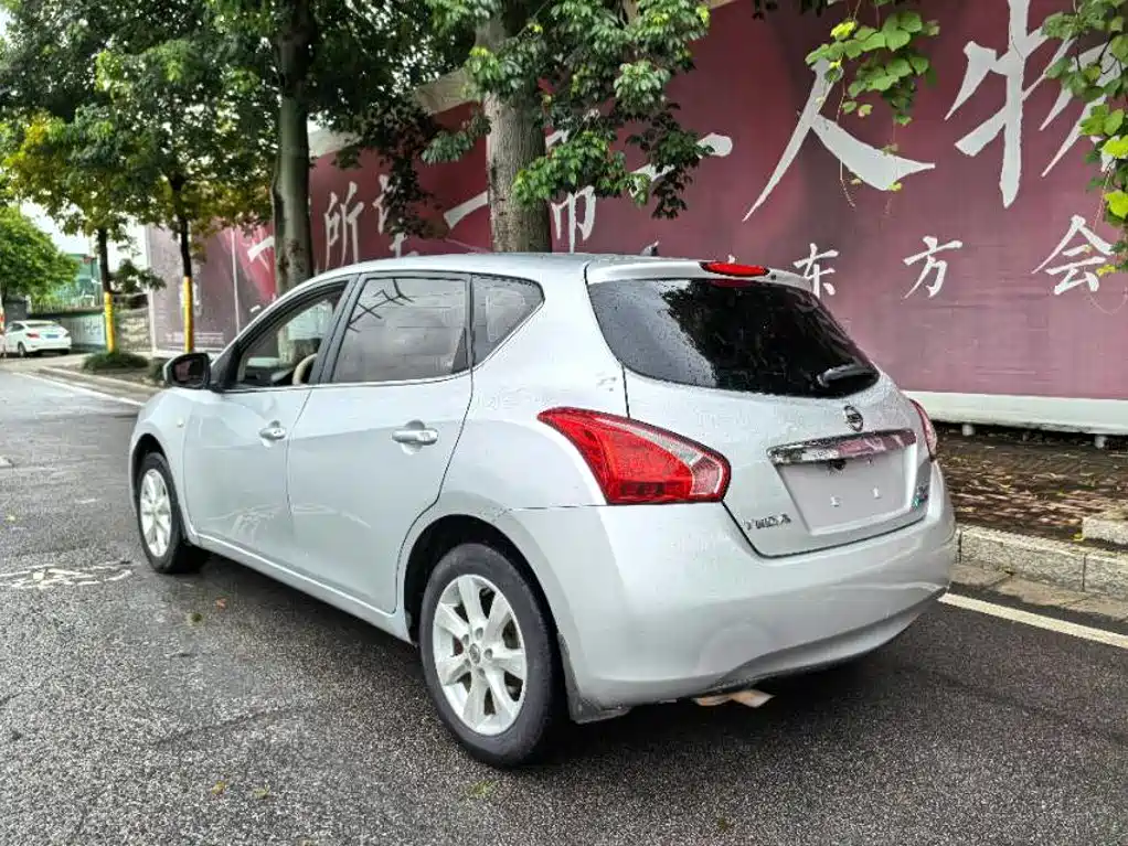Nissan Tiida 2015 — фото 5