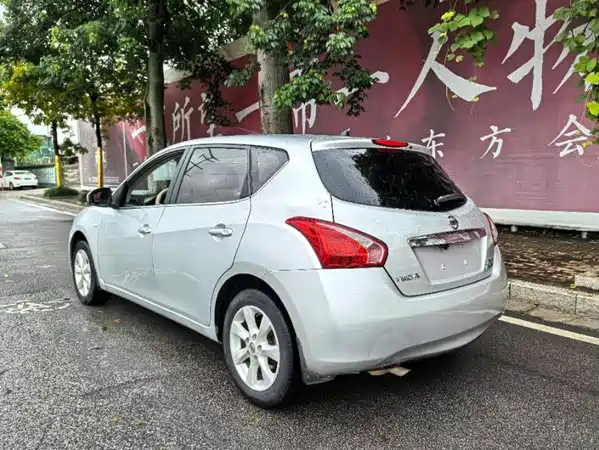 Nissan Tiida 2015