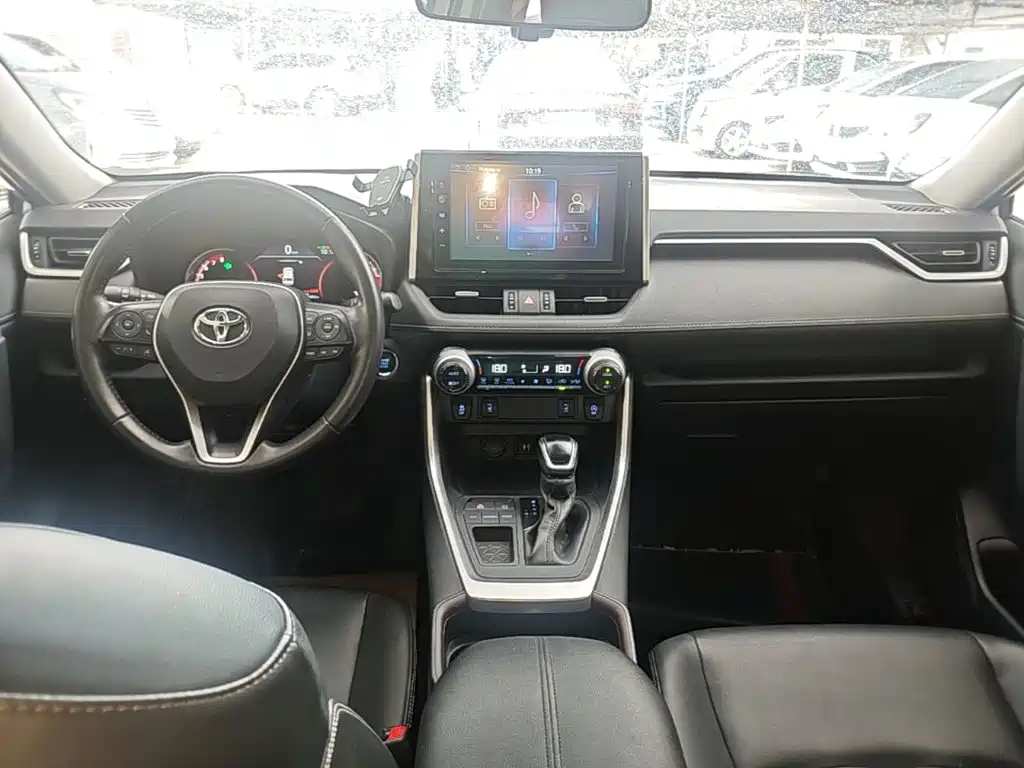 Toyota RAV4 2020 — фото 10
