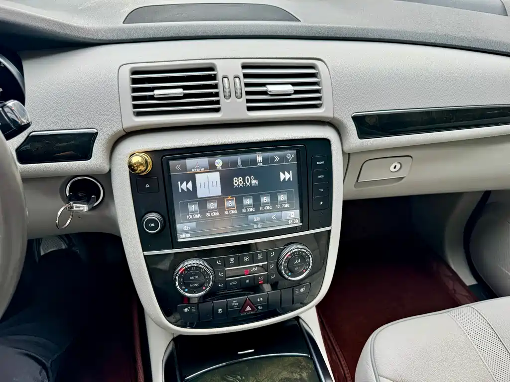 Mercedes-Benz R-Class 2015 — фото 29