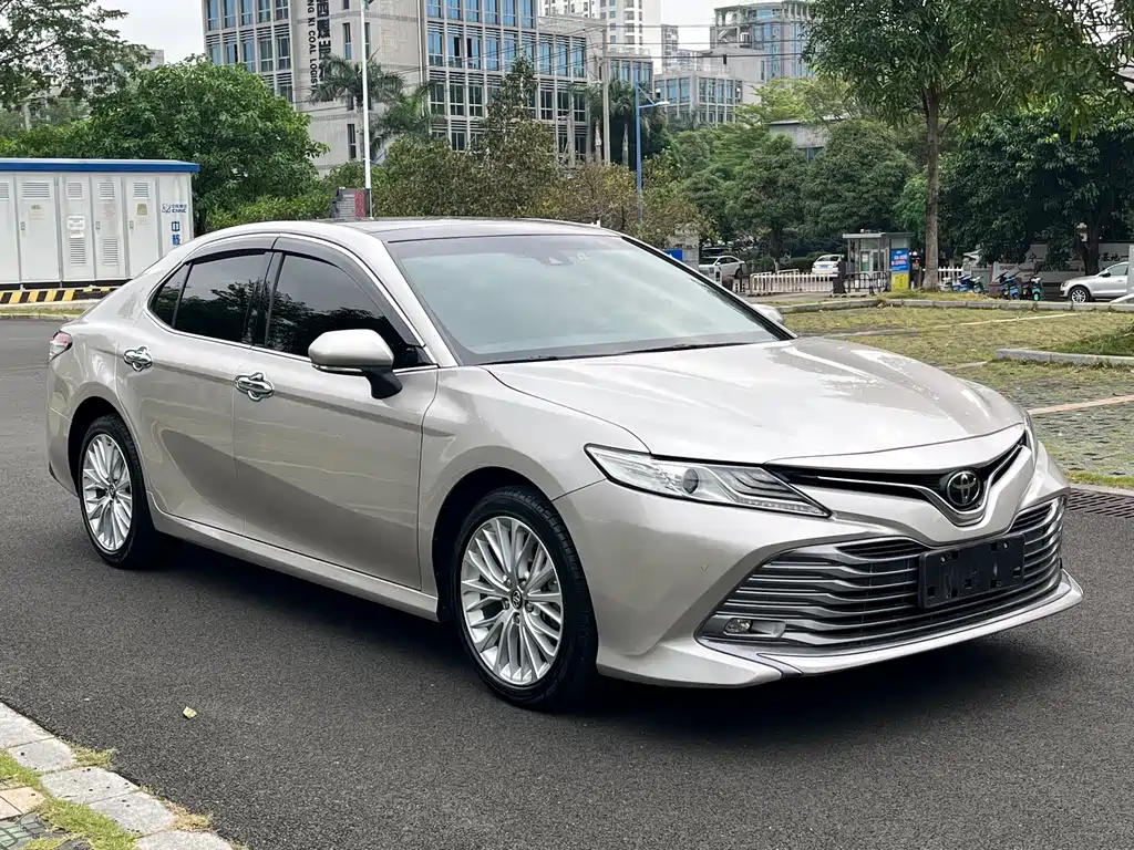 Toyota Camry 2019 — фото 3