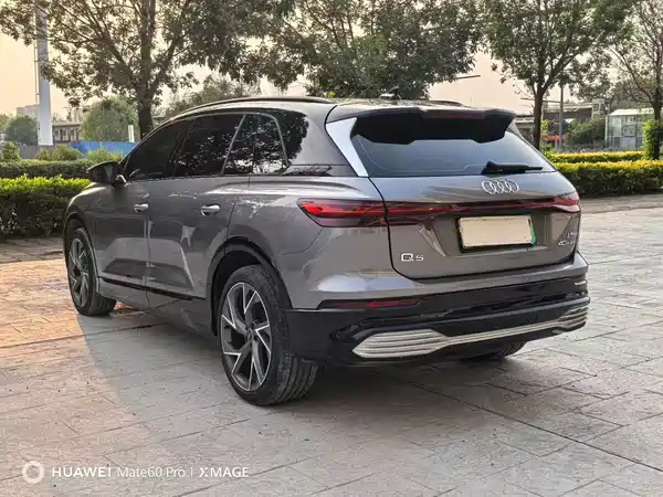 Audi Q5 E-Tron 2022