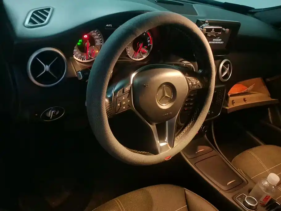 Mercedes-Benz A-Class 2015 — фото 12