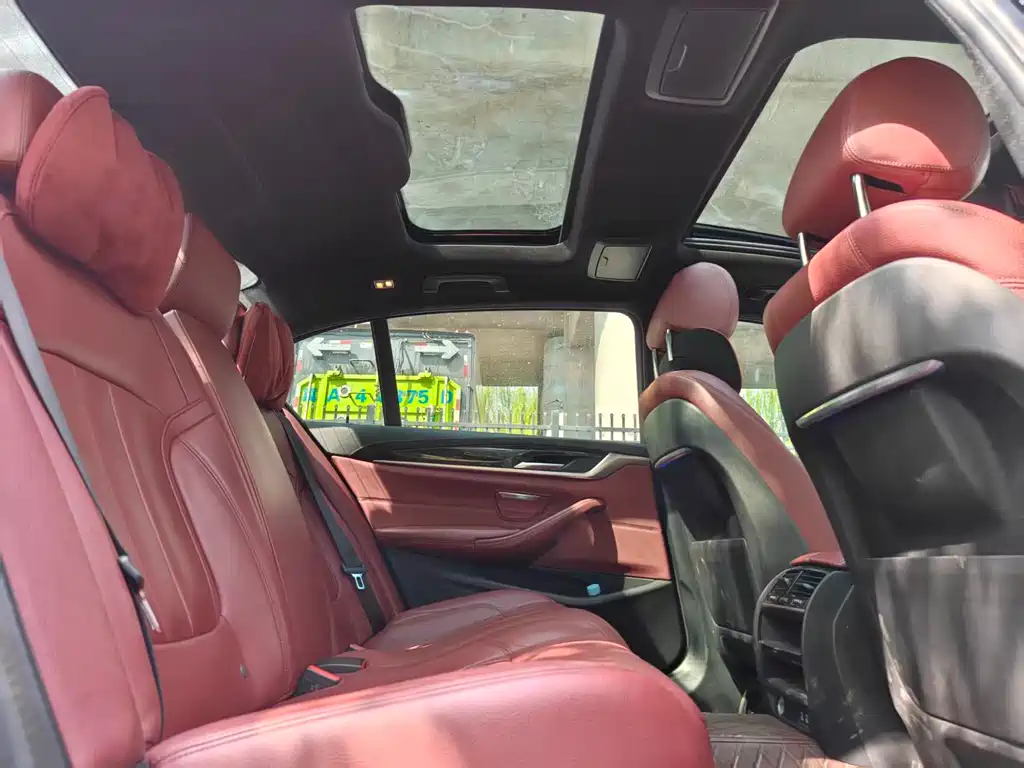 BMW 5 Series 2019 — фото 12
