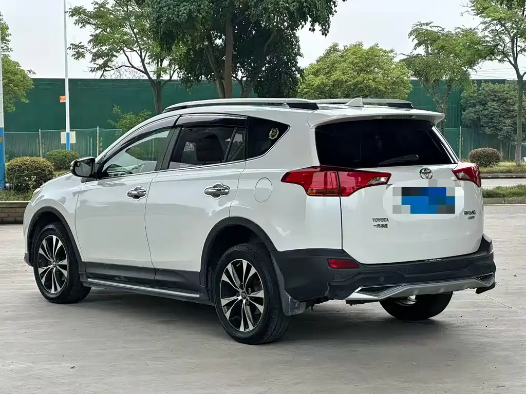 Toyota RAV4 2015