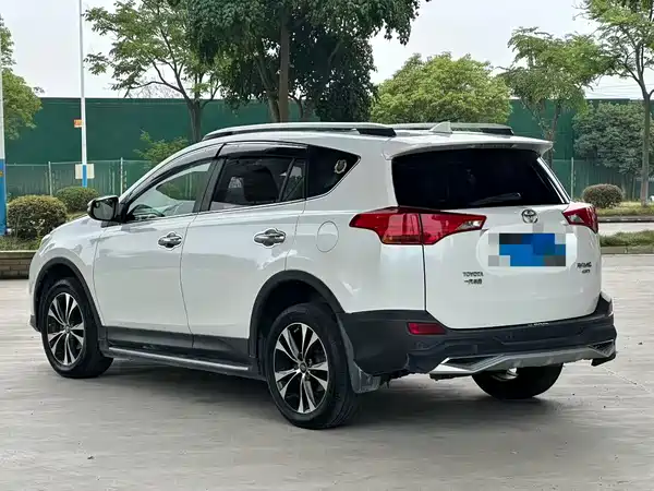 Toyota RAV4 2015