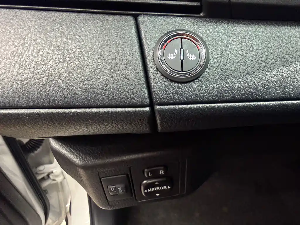 Toyota Yaris L 2023 — фото 14