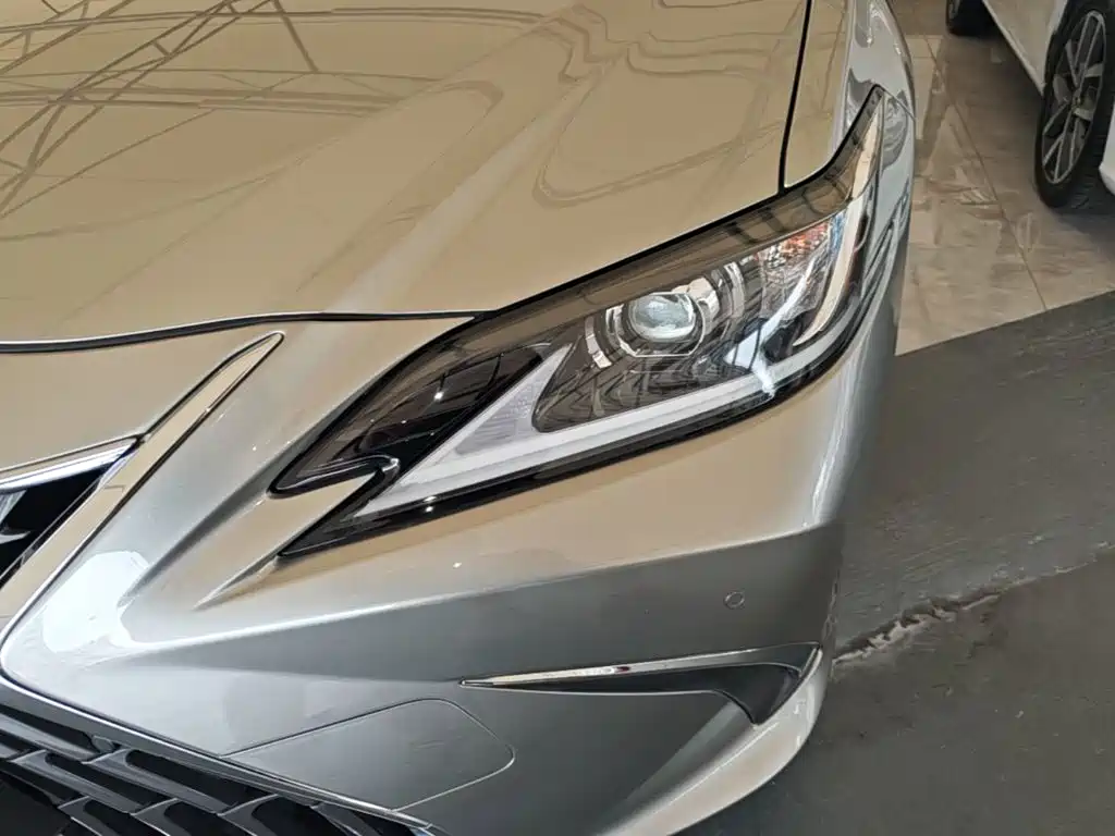 Lexus ES 2023 — фото 24