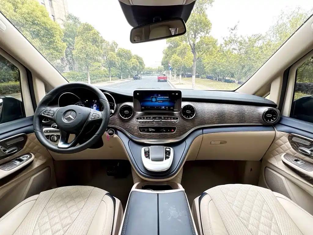 Mercedes-Benz V-Class 2022 — фото 10