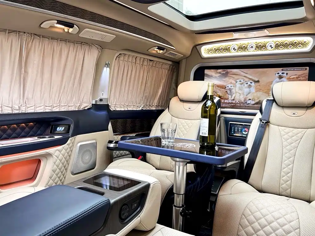 Mercedes-Benz V-Class 2022 — фото 21